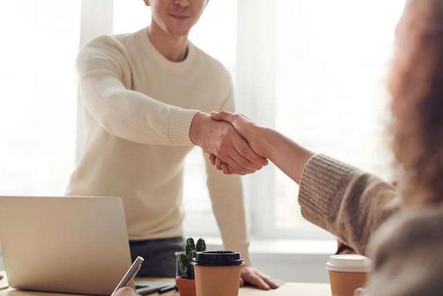 landlord-shaking-hands-with-tenants